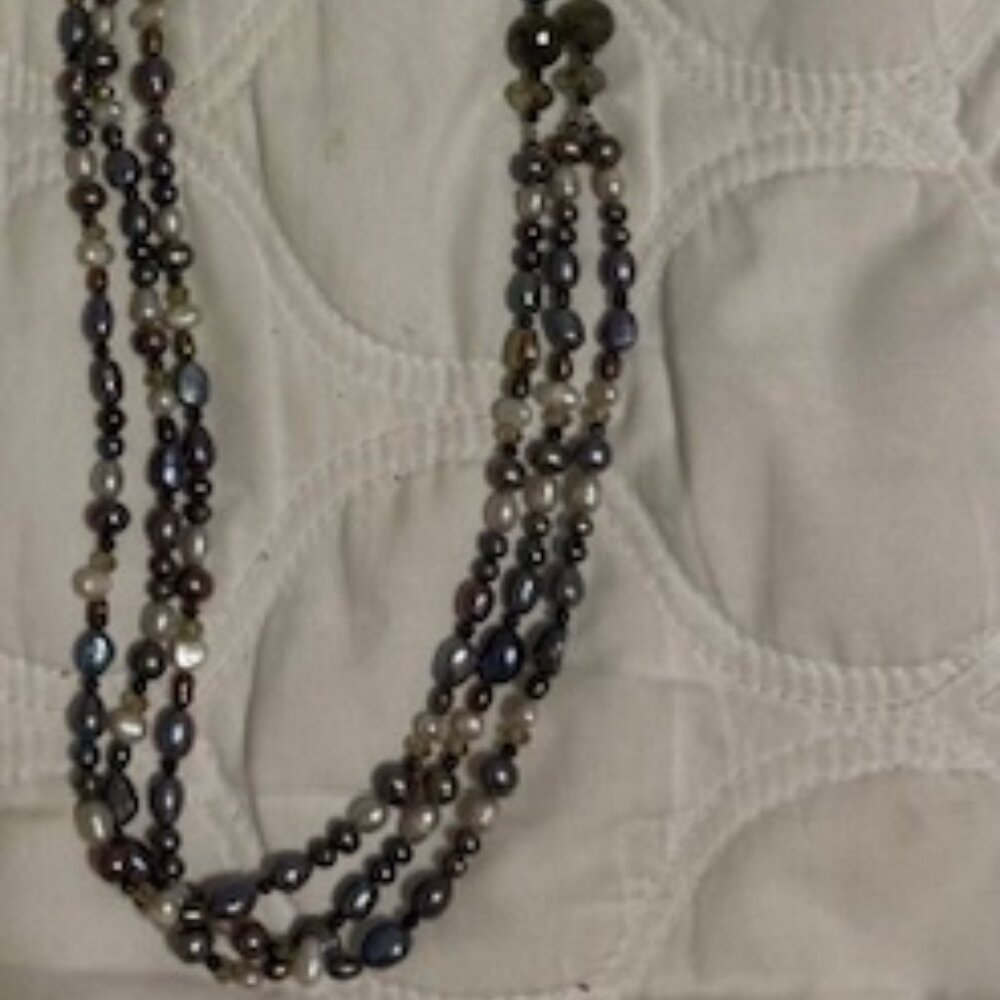 Women's beaded 18" necklace - Picture 2 of 3